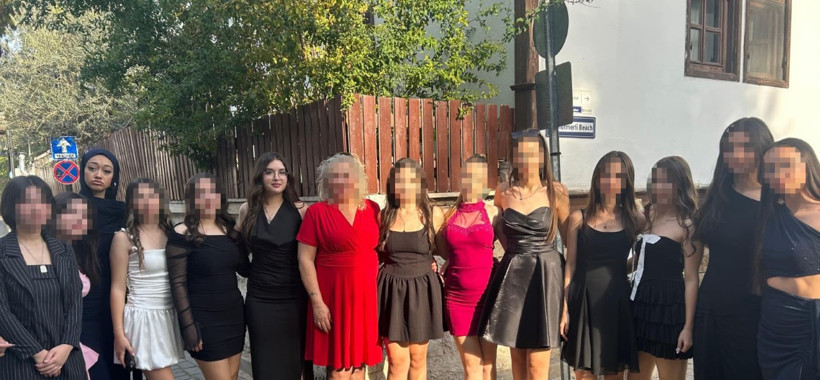 Mezuniyet fotoğrafı çekiminden dönen iki öğrenciye otomobil çarptı: 1 ölü, 1 yaralı - Resim : 1