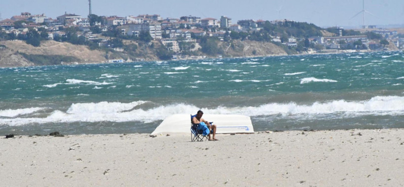 Tekirdağ’da fırtına alarmı: Denize girmek yasaklandı, uçuşlar iptal edildi - Resim : 4
