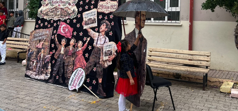 Küçük Meryem’den büyük hareket. 29 Ekim’in en anlamlı görüntüsü - Resim : 2