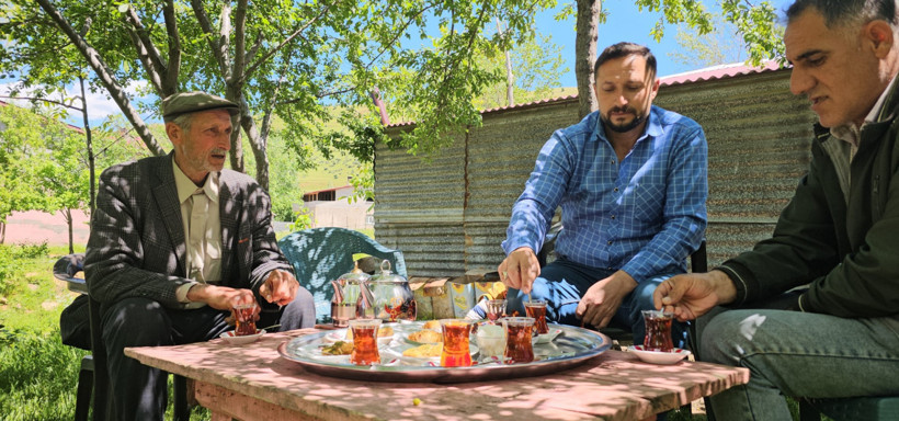 Bu köydeki herkes üç dil biliyor - Resim : 1
