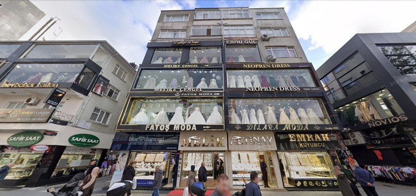 Gelinlik mankenlerinin istila ettiği cadde! - Resim: 2