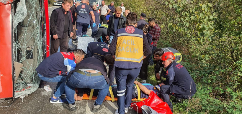 Yangına giden itfaiye aracı kaza yaptı: 2 yaralı - Resim : 1