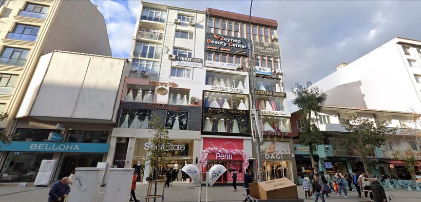 Gelinlik mankenlerinin istila ettiği cadde! - Resim: 7