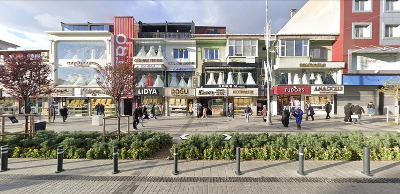 Gelinlik mankenlerinin istila ettiği cadde! - Resim: 1