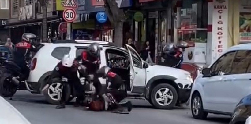 Polisten kaçtı, aracın camları kırılarak etkisiz hale getirildi - Resim: 2