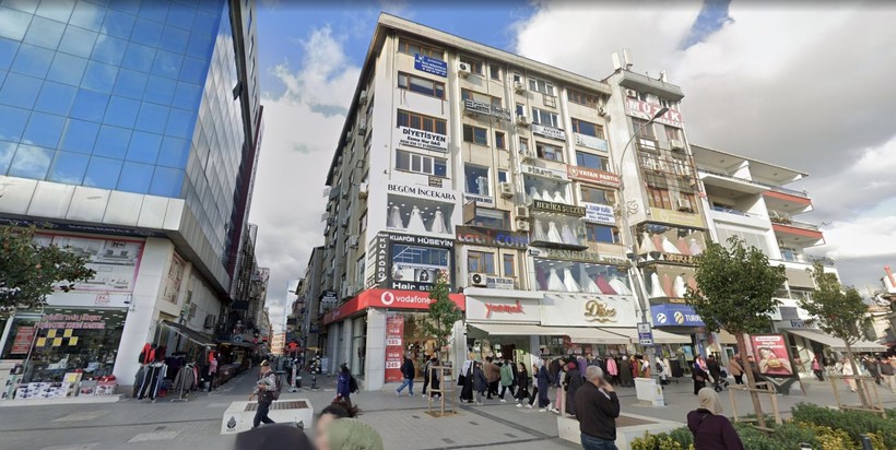 Gelinlik mankenlerinin istila ettiği cadde! - Resim: 15