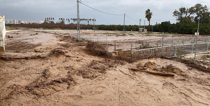 Mersin'de şiddetli yağış sele yol açtı: Dere taştı, köprü yıkıldı - Resim : 3
