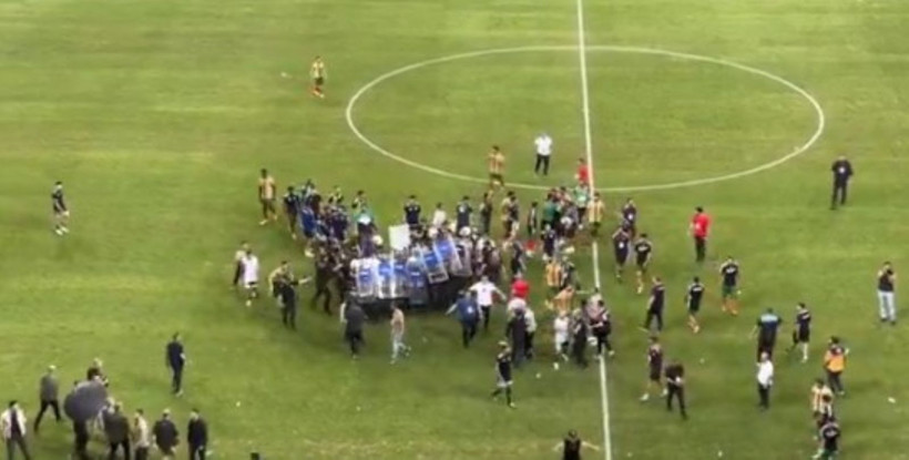 Diyarbakır’da olaylı maç: Amed-Erzurum karşılaşmasında ortalık karıştı - Resim: 4