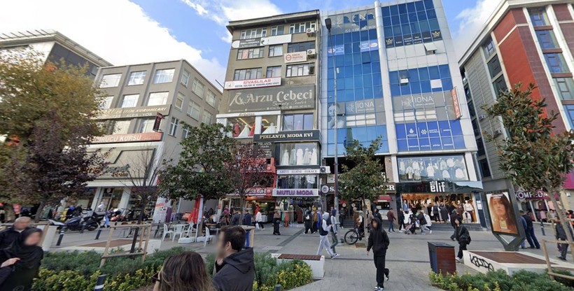 Gelinlik mankenlerinin istila ettiği cadde! - Resim: 16
