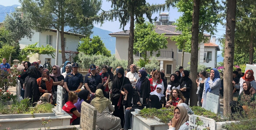 Depremde panik atak geçirip ölen Afra'ya veda - Resim : 1