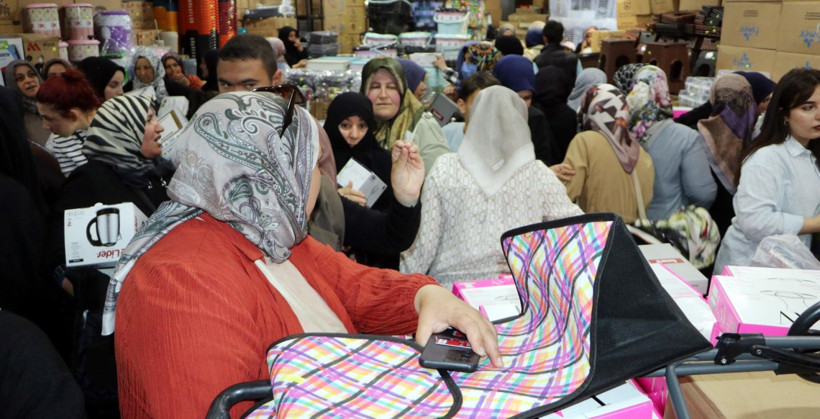 Yüzde 50 izdihamı: Birbirlerini ezdiler - Resim: 3