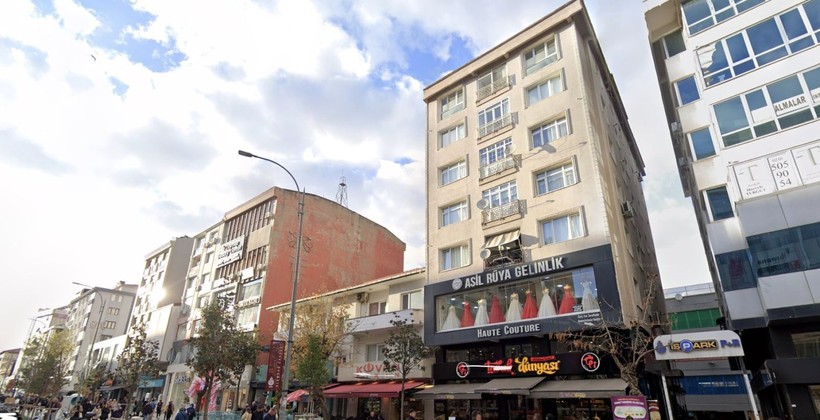 Gelinlik mankenlerinin istila ettiği cadde! - Resim: 12