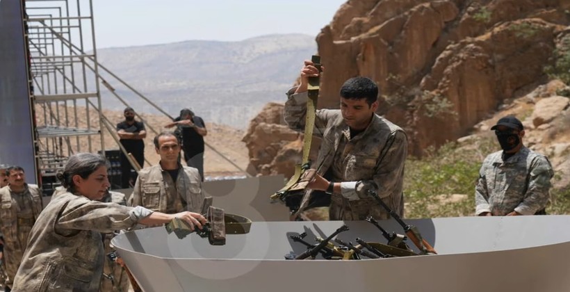 PKK'lı ilk grup silah bıraktı: Kazana atıp yaktılar - Resim : 2