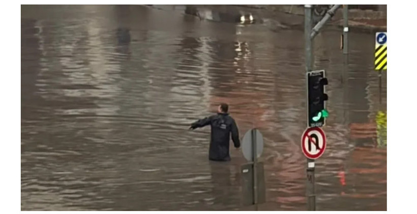 İstanbul'u sel aldı. Daha kötüsünün saati açıklandı - Resim : 7