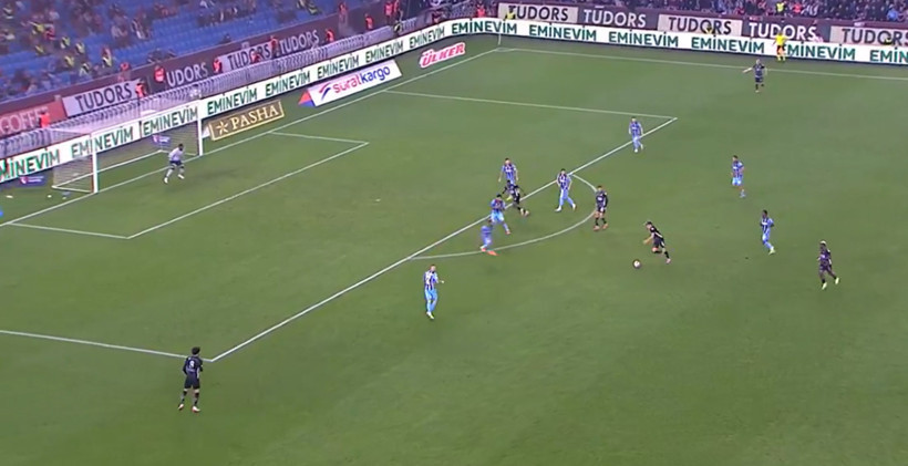 Ianis Hagi babasını hatırlattı, Trabzonspor'u 25 metreden yıktı! - Resim : 1