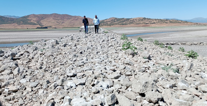 Barajda sular çekilince tarihi demiryolu hattı gün yüzüne çıktı - Resim : 1