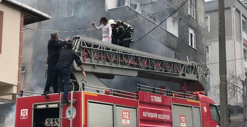 4 katlı binada patlama: Yaralılar var - Resim : 1