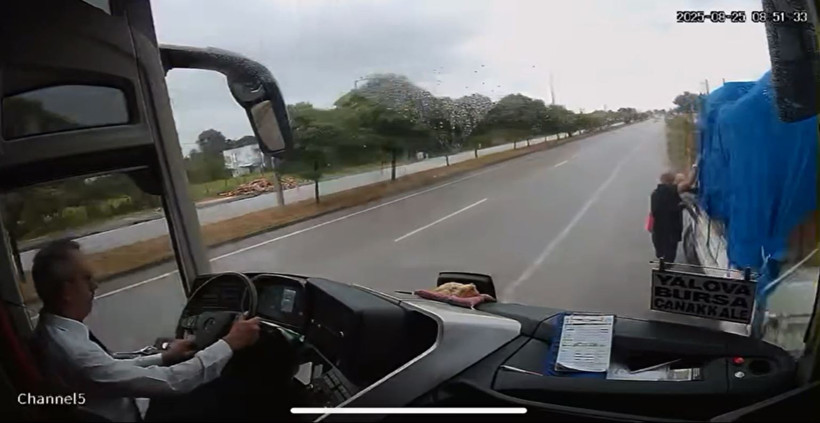 Yolcu otobüsü yayaları ezdi, ölü sayısı arttı - Resim : 1