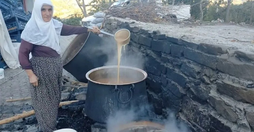 Dev kazanlarda kaynatılıyor g&uuml;neşte kurutuluyor - Resim : 3