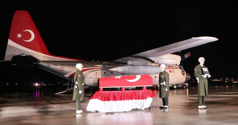 Şehit Nurettin Tokyürek'in naaşı Erzurum'a getirildi - Resim: 1