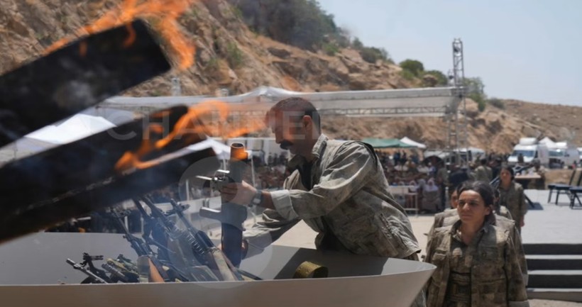 PKK'lı ilk grup silah bıraktı: Kazana atıp yaktılar - Resim : 3