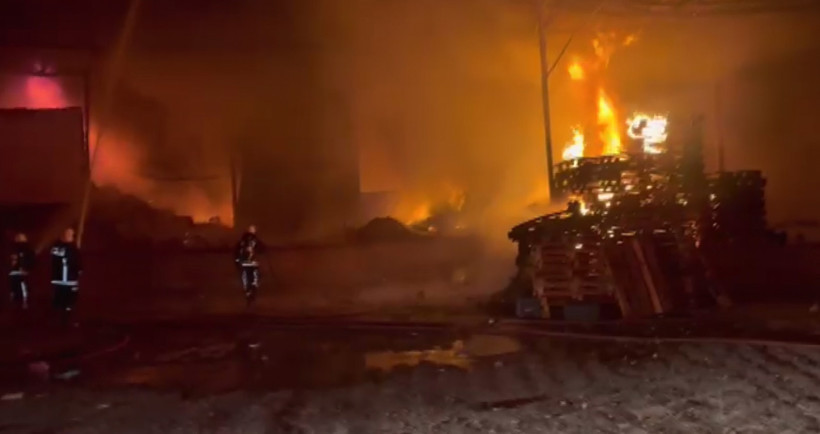 Antalya'da fabrika yangını: 1600 metrekarelik alan yandı - Resim : 1