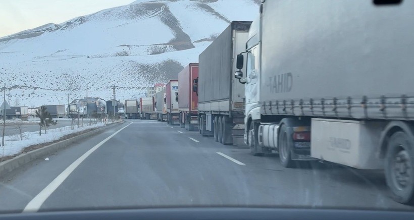 Türkiye-İran sınırında 10 kilometrelik TIR kuyruğu - Resim: 6