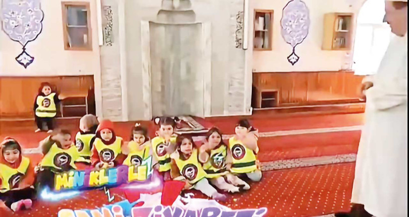 Anaokulu öğrencileri camiye götürüldü - Resim : 5