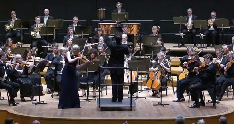 Orkestra şefinden 60 milyon TL'lik kaza: Tarihi kemanı düşürdü - Resim : 2