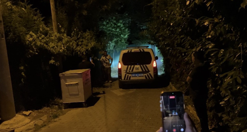 Deniz Akkaya polis nezaretinde evden tahliye edildi - Resim : 1