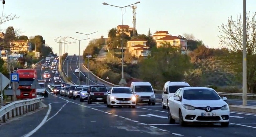 İstanbul-Tekirdağ arasında trafik yoğunluğu - Resim: 2