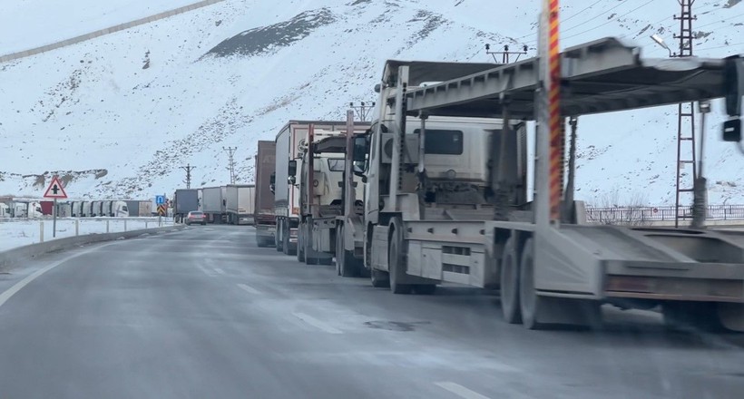 Türkiye-İran sınırında 10 kilometrelik TIR kuyruğu - Resim: 3