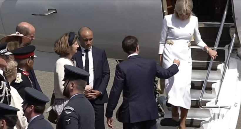 Macron'a kırmızı halıda şok: First Lady görmezden geldi - Resim : 3