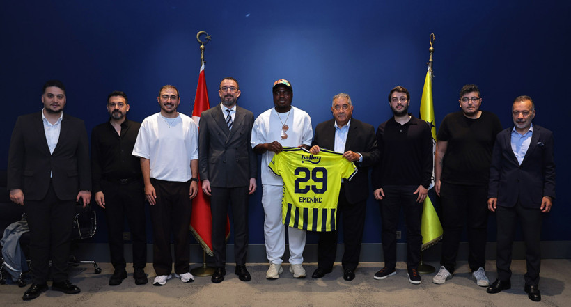 Emenike yıllar sonra Fenerbahçe'ye geri döndü - Resim : 1