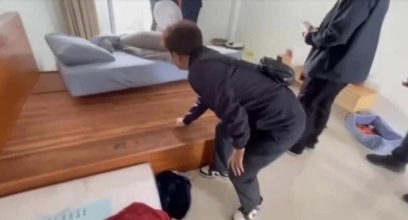 Ninja hırsız yatak bazasının içinden çıktı - Resim : 1