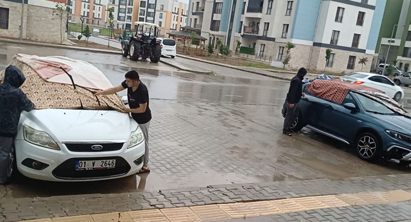 'Süper hücre' fırtınası şehri talan etti! Çatılar uçtu, ağaçlar devrildi, araçlar hasar gördü - Resim: 10
