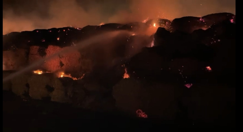 Mardin'de tarım deposunda yangın: Tonlarca mısır küle döndü - Resim : 2
