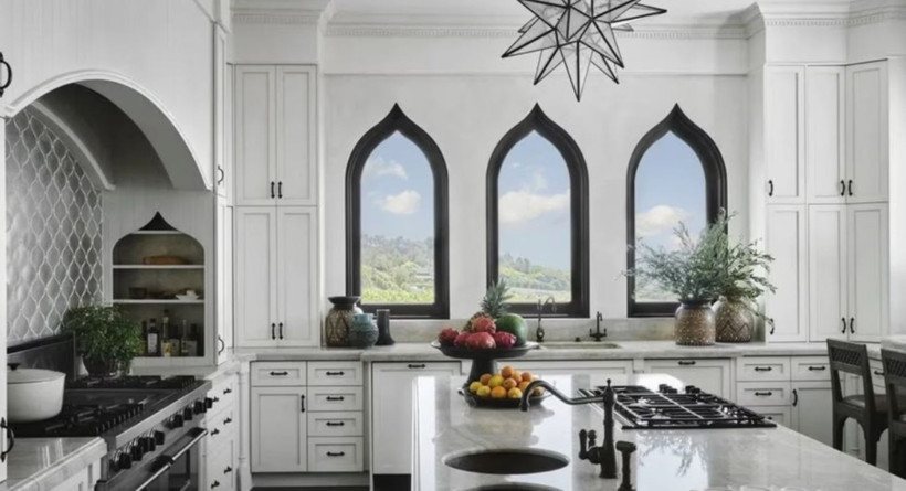 Ünlü yıldızın efsanevi malikanesi satışa çıktı: Fiyatı dudak uçuklatıyor - Resim: 7