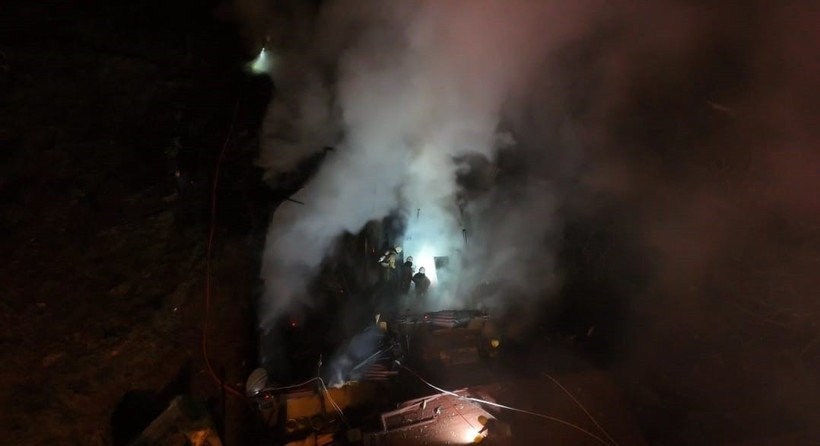 Kazan dairesinde başlayan yangın binayı kül etti - Resim : 1