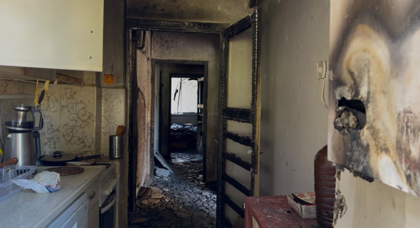 Apartman dairesinde b&uuml;y&uuml;k panik. Patlama sonrası yangın &ccedil;ıktı. 8 kişi yaralandı - Resim : 2