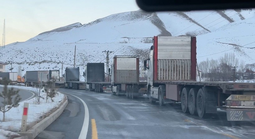 Türkiye-İran sınırında 10 kilometrelik TIR kuyruğu - Resim: 4