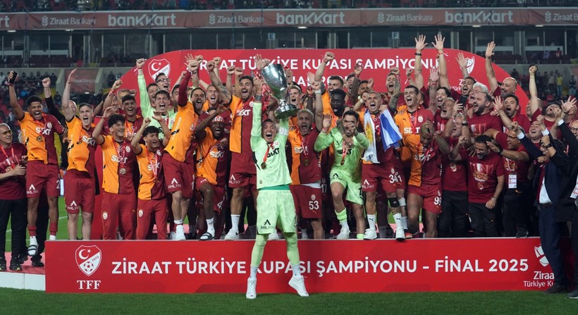 Galatasaray'da kupa coşkusu: Zafer Muslera'nın elinden yükseldi - Resim: 4