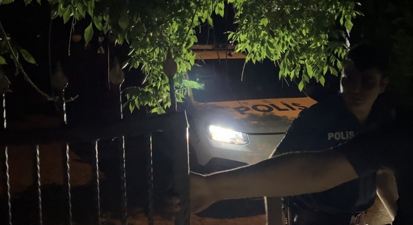 Deniz Akkaya polis nezaretinde evden tahliye edildi - Resim : 4