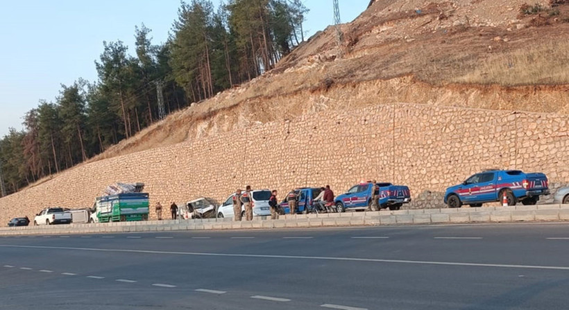 Gaziantep’te sabah saatlerinde feci kaza: 4 kişi yaralandı - Resim : 1