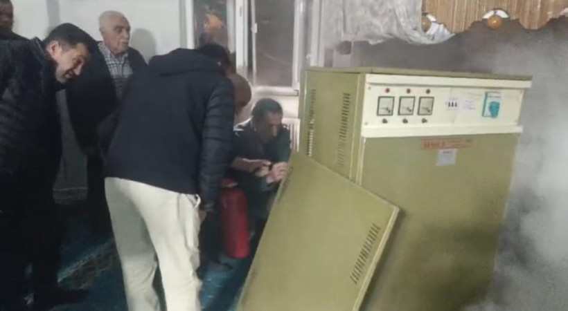 Camide korku dolu anlar: Teravih yarıda kaldı - Resim : 2