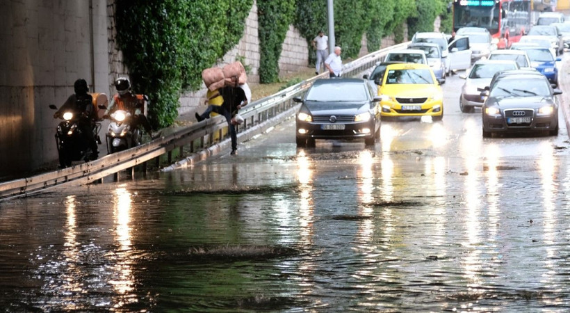 Konya'da cadde, sokak ve alt geçitler suyla doldu - Resim: 6