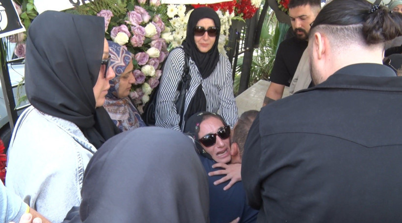 Güllü’ye veda: Kızı fenalaştı - Resim : 3
