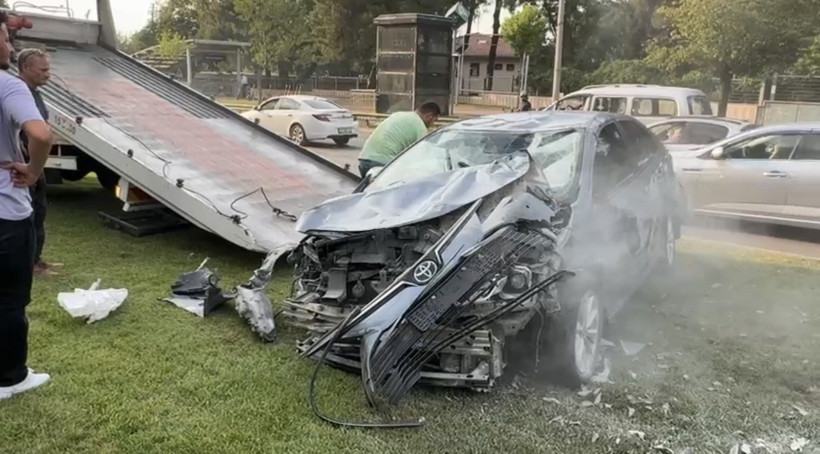 Takla atan araçtan burunları kanamadan çıktılar - Resim : 1