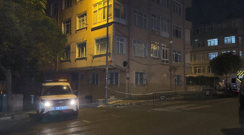 Ey&uuml;psultan'da kolonlarından ses gelen 5 katlı bina tahliye edildi - Resim : 1