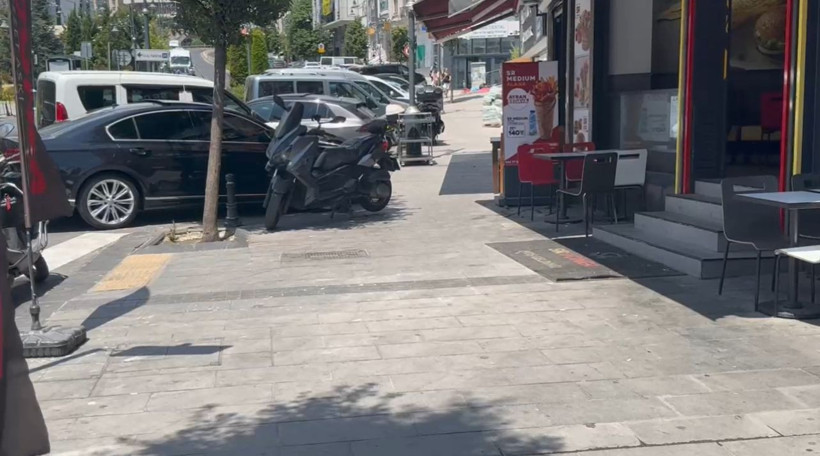 Eski eşinin yayın yaptığı kişiyi sokakta gören adam, bıçakla saldırdı - Resim : 1